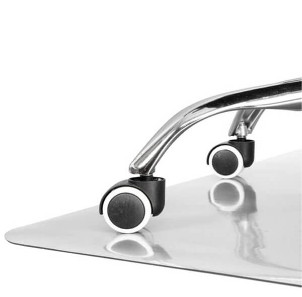Close-up picture of the swivel castors with the Dunimed Office Chair Mat below