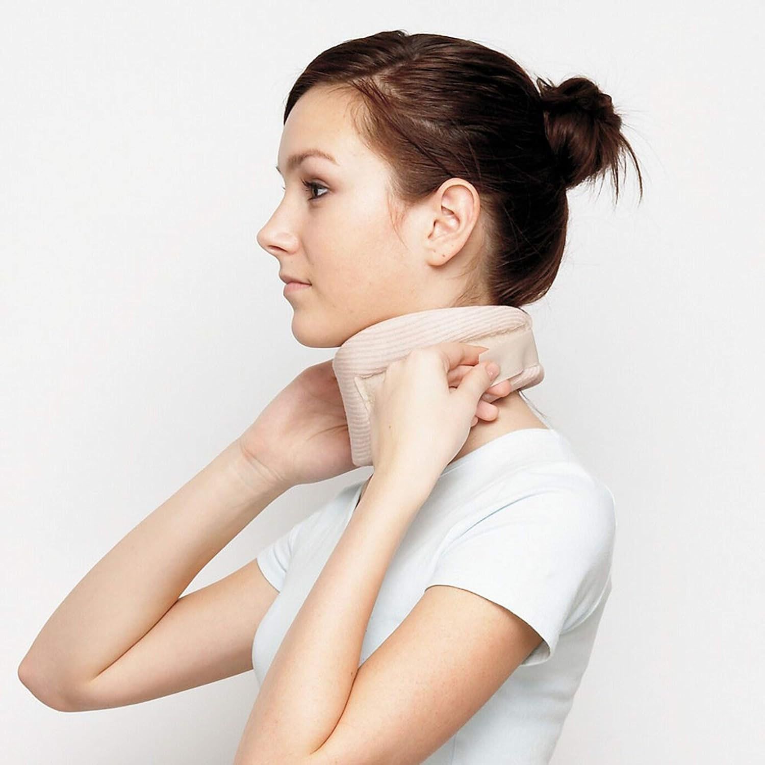 LP Support Halskrause / Nackenbandage anziehen Seitenansicht