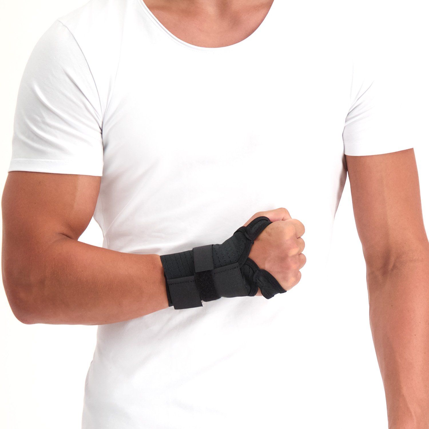 Super Ortho Karpaltunnelsyndrom Handgelenkbandage vom Model getragen Vorderansicht