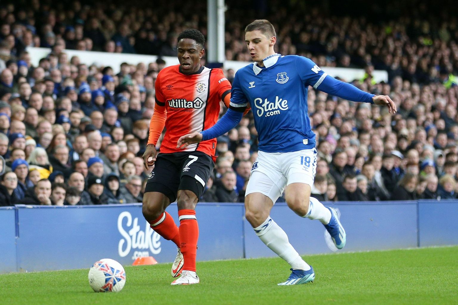 Luton Town vs Everton: Betting Odds & Prediction