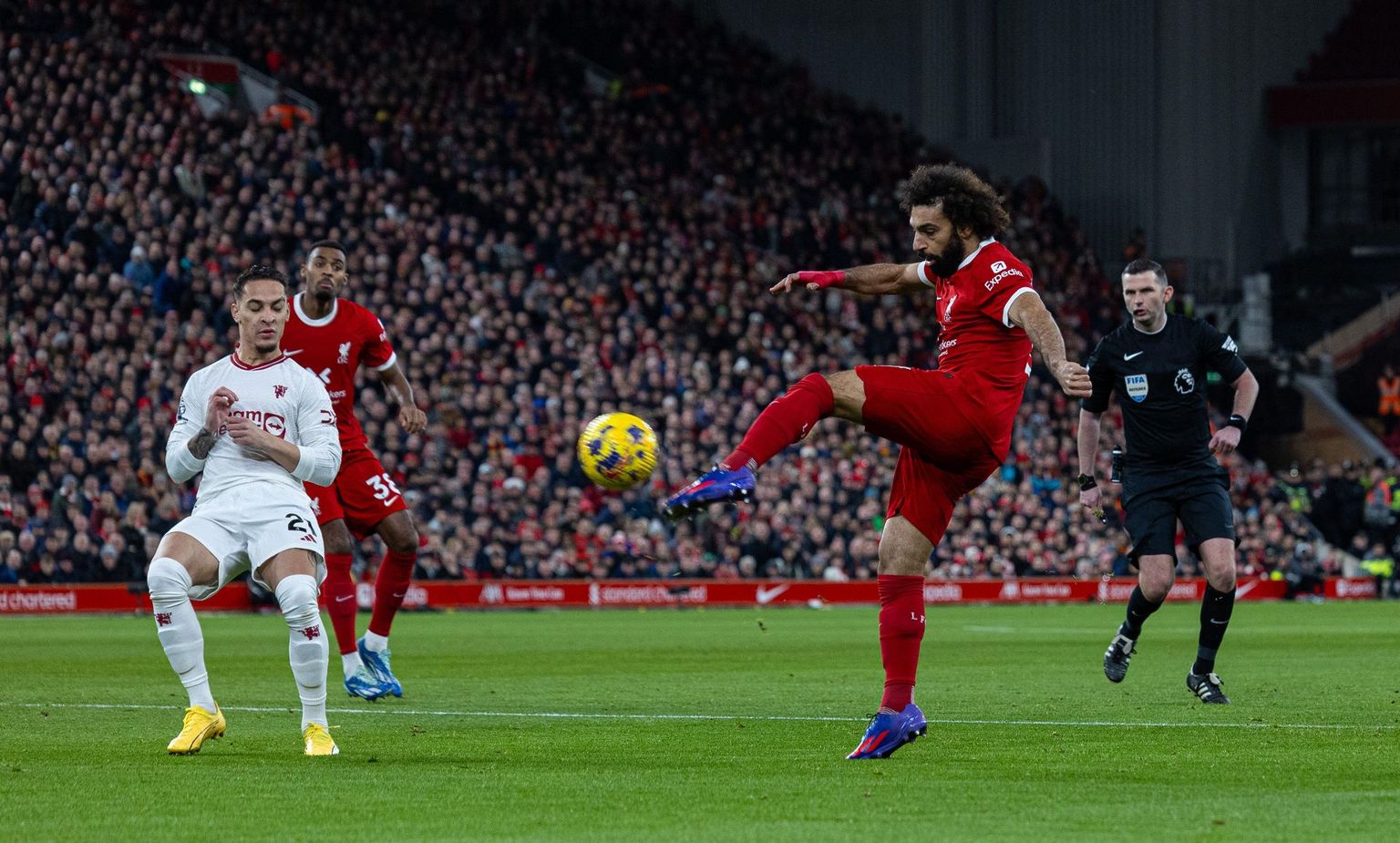 Manchester United vs Liverpool: Betting Odds & Prediction