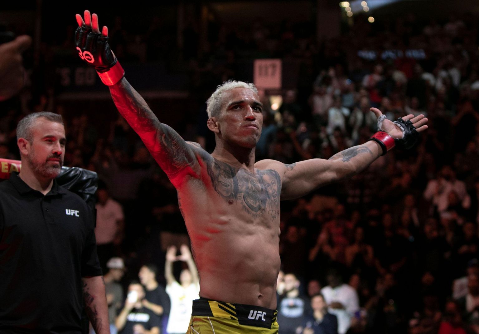Charles Oliveira vs Arman Tsarukyan: UFC300 Betting Odds & Prediction