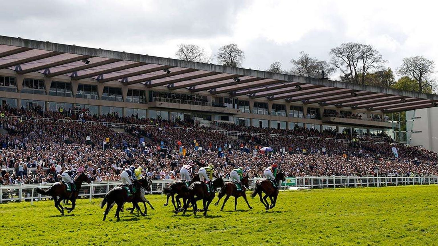 Sandown hosts their Jumps Season Finale meeting this Saturday (Credit: Sandown Racecourse)