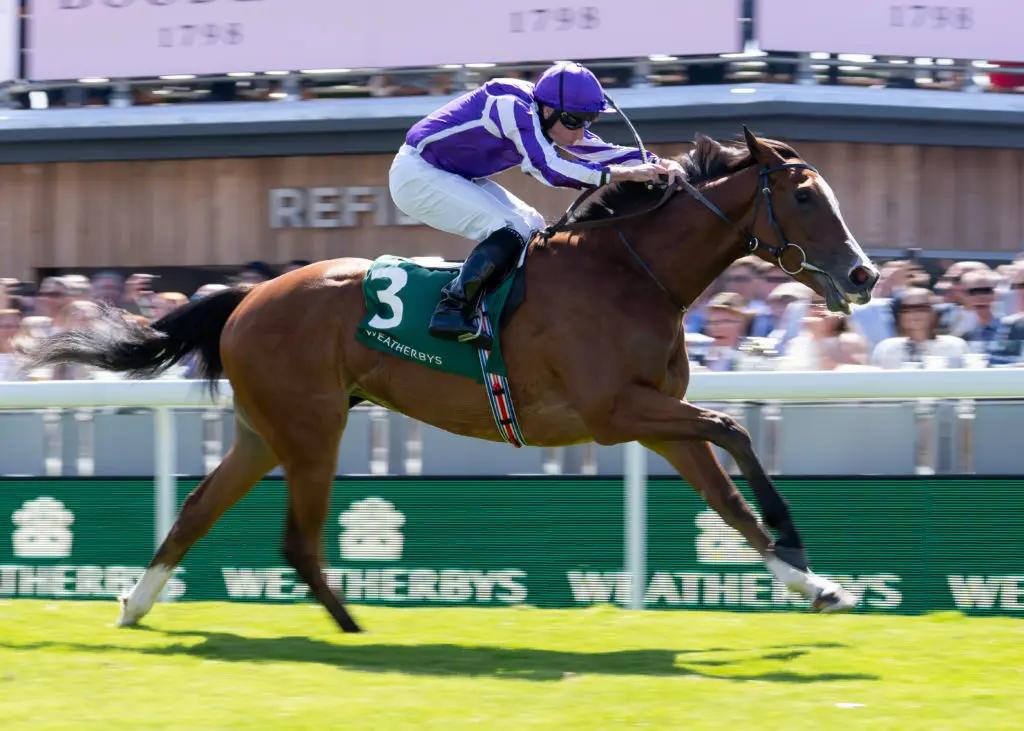 Minnie Hauk breezes to Oaks win in fine fashion