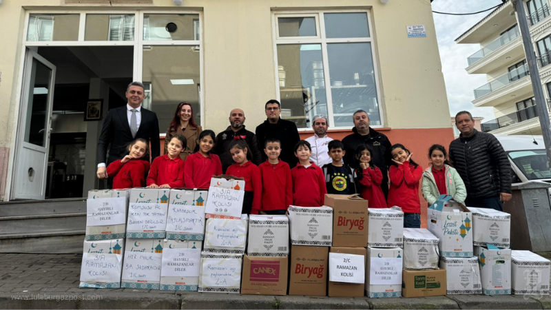 Lüleburgaz'da harçlıklarını biriktiren minik öğrenciler erzak yaptırdı