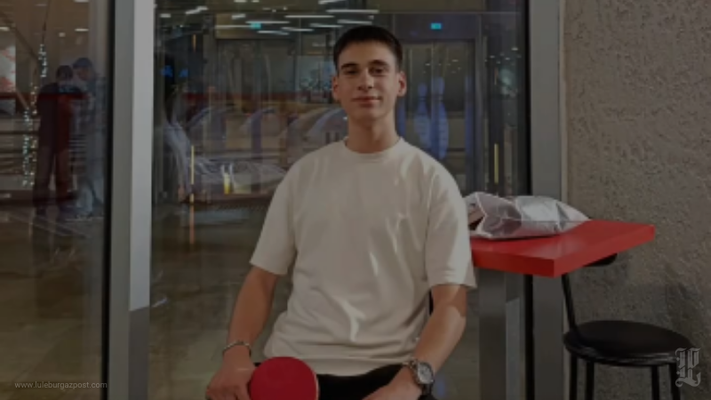 18 Yaşındaki Genç Şair’den İlk Kitap: “Yıldızlardan Uzak”