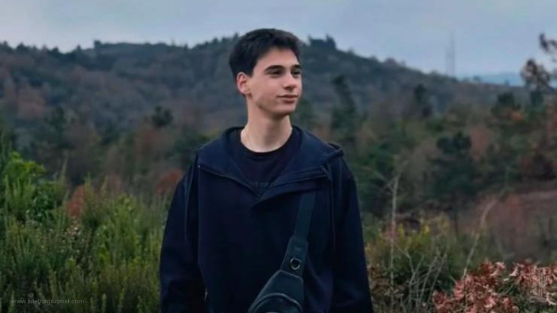 18 Yaşındaki Genç Şair’den İlk Kitap: “Yıldızlardan Uzak”