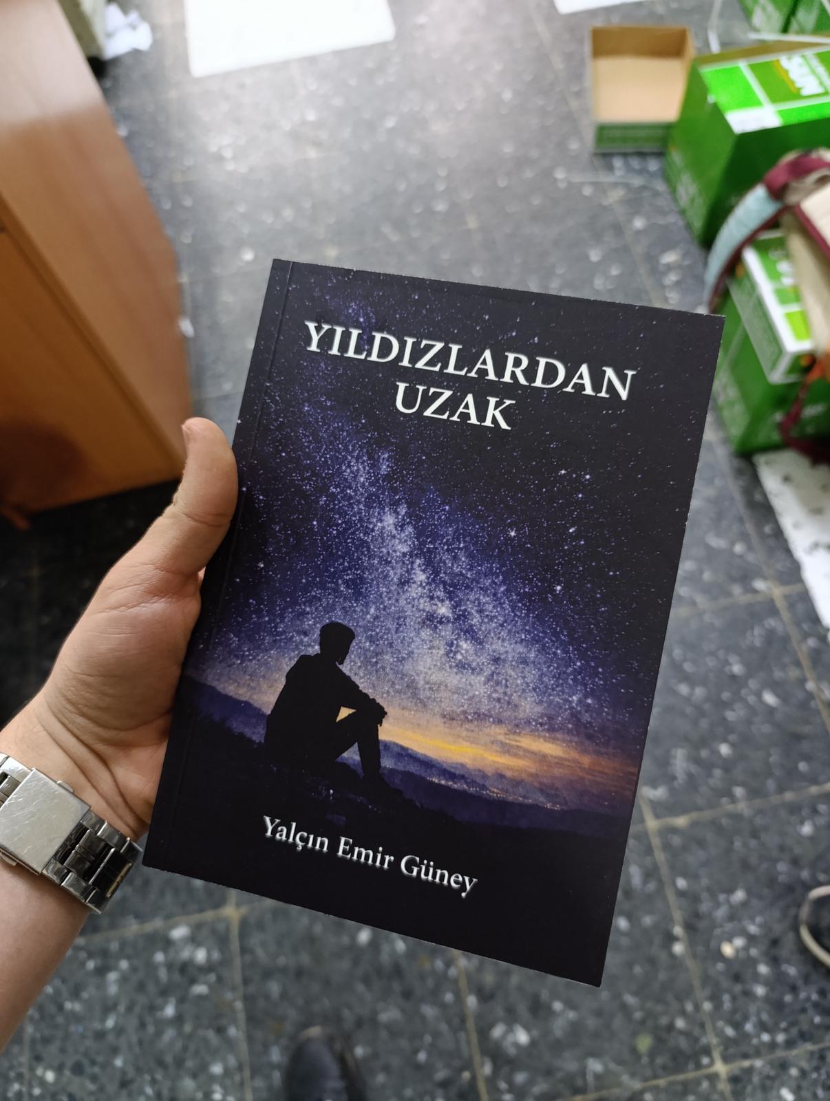 18 Yaşındaki Genç Şair’den İlk Kitap: “Yıldızlardan Uzak”