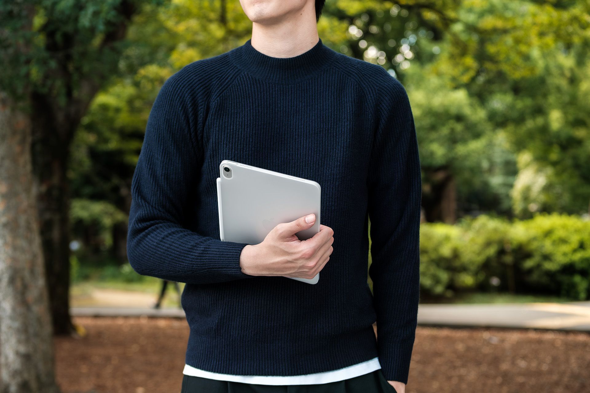 THE FROST AIR - Ultra-Slim, Thin and Lightweight iPad Air 5 Case