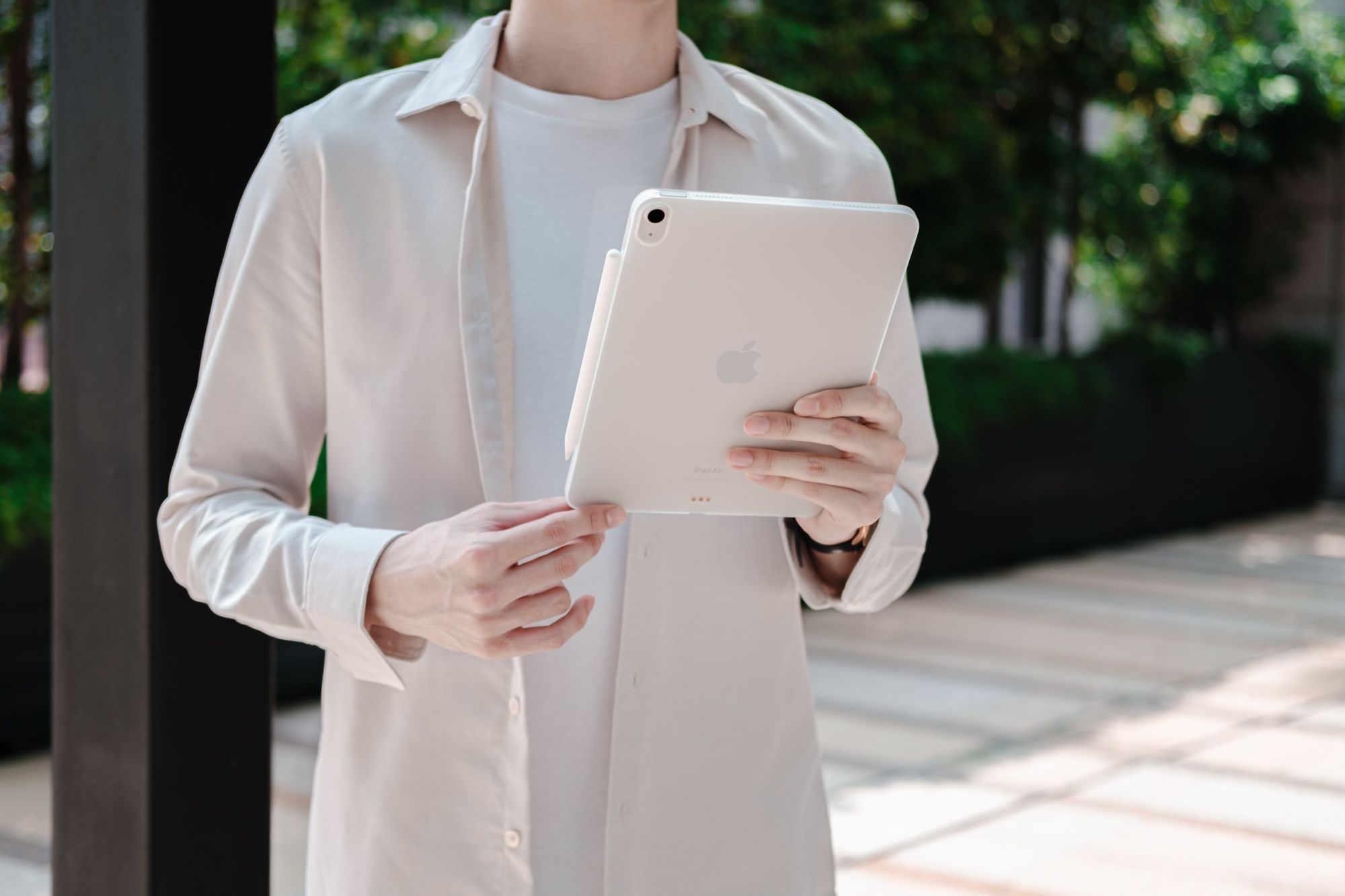 【CASEFINITE】THE FROST AIR for iPad Air THE FROST AIR - Ultra-Slim, Thin and Lightweight iPad Air 5 Case
