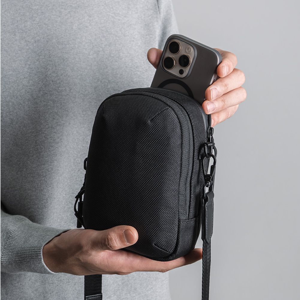 バッグ THE TOKYO TECHPACK PHONESLING The Tokyo Techpack Phonesling - Ergofinite
