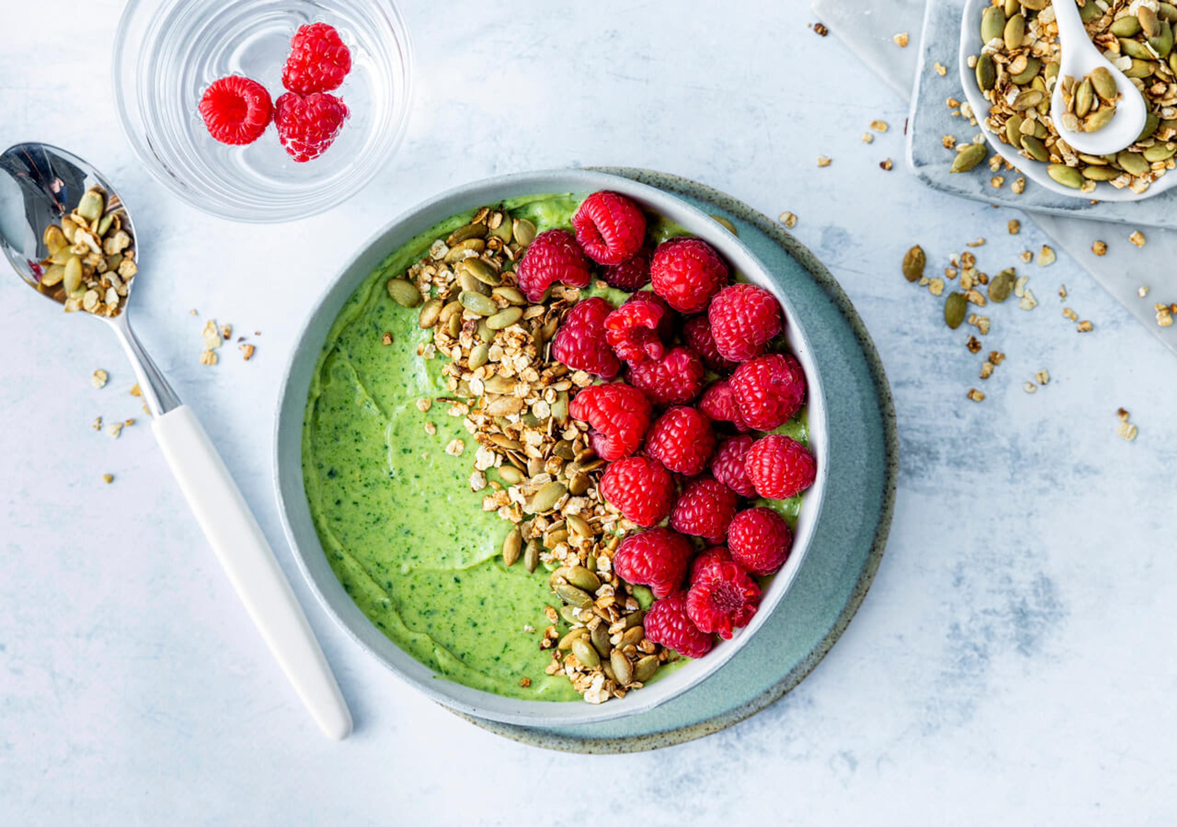 Fargerik smoothie bowl.
