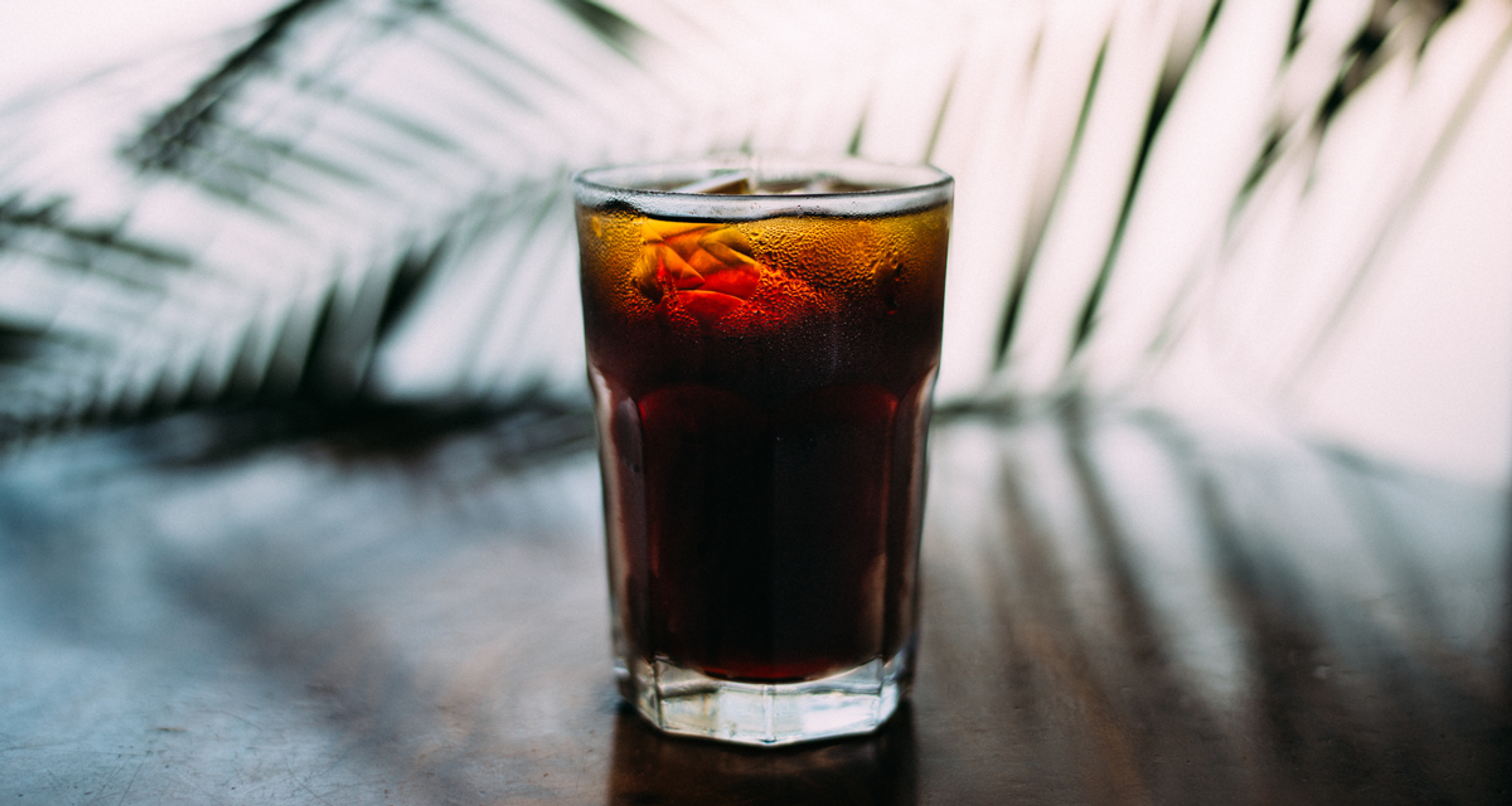 Bildet med Cola x i et glass