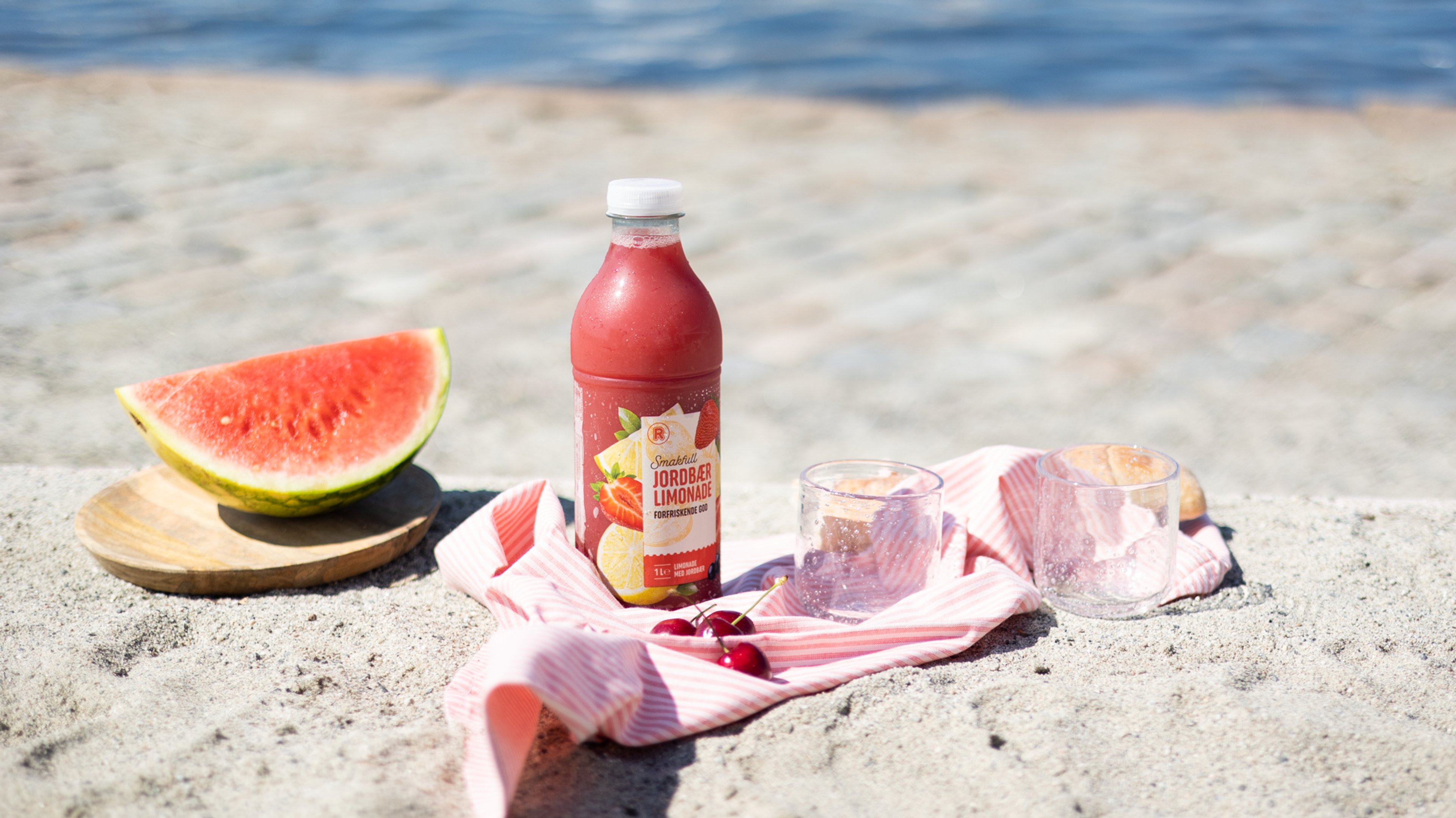 jordbærlimonade på stranden