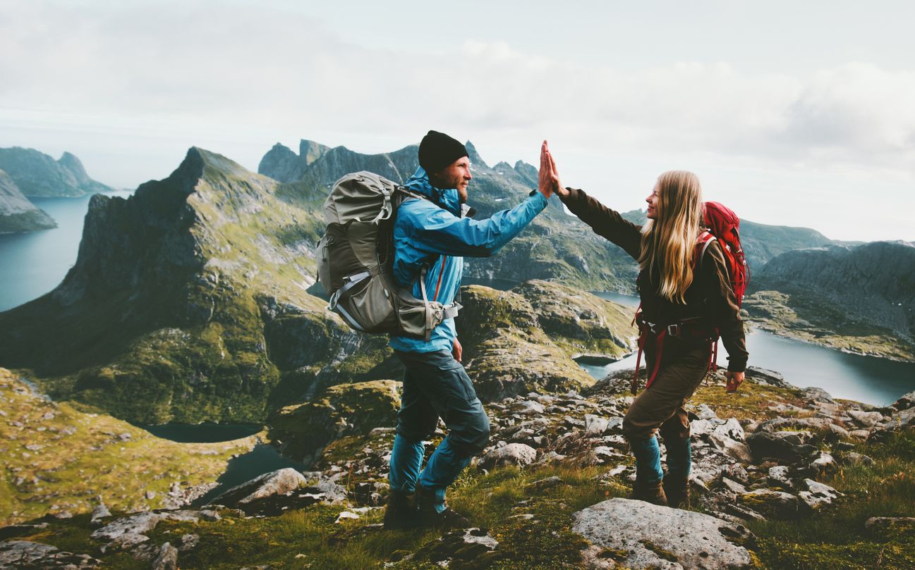 Par i fjellheimen som gir high five