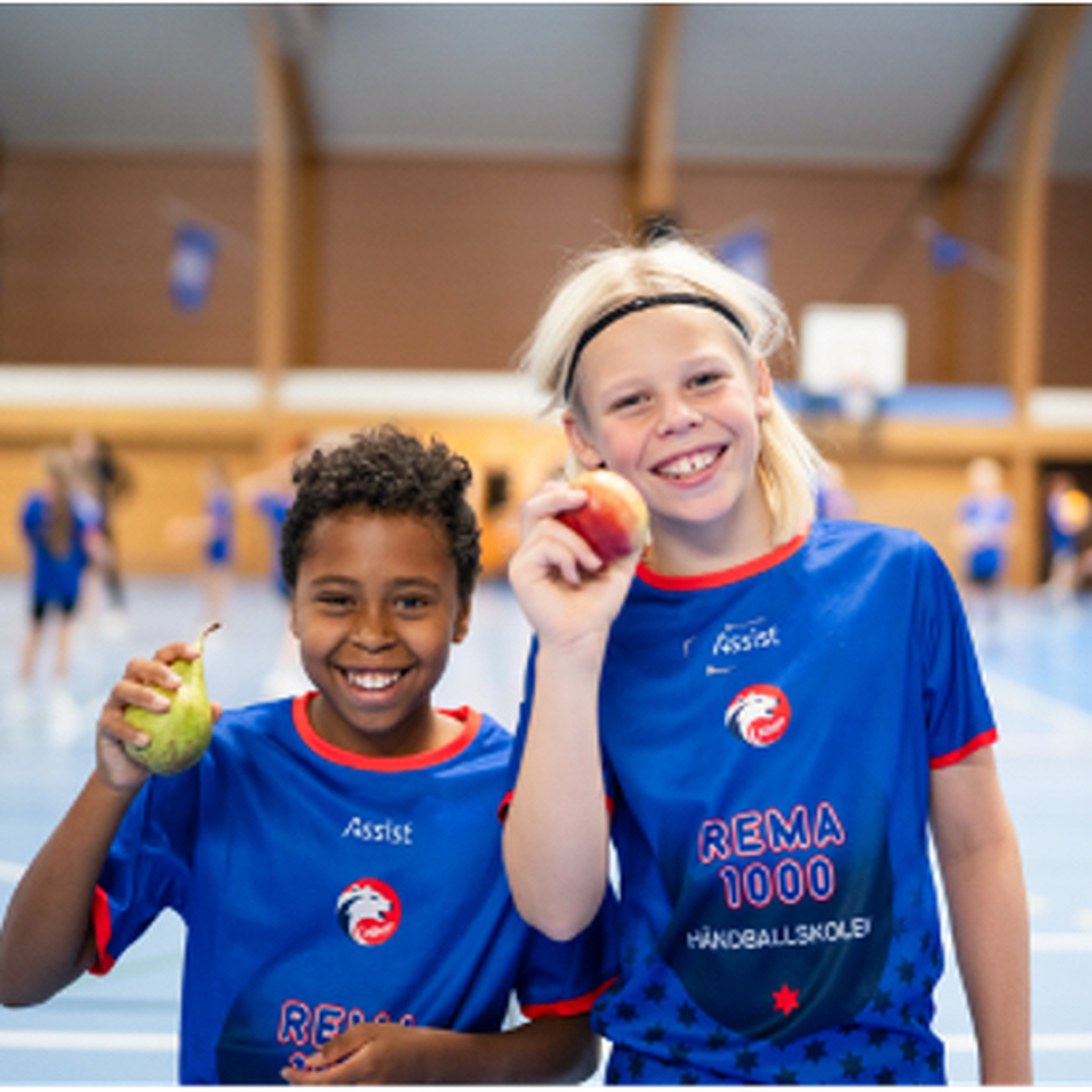 To unge håndballspillere