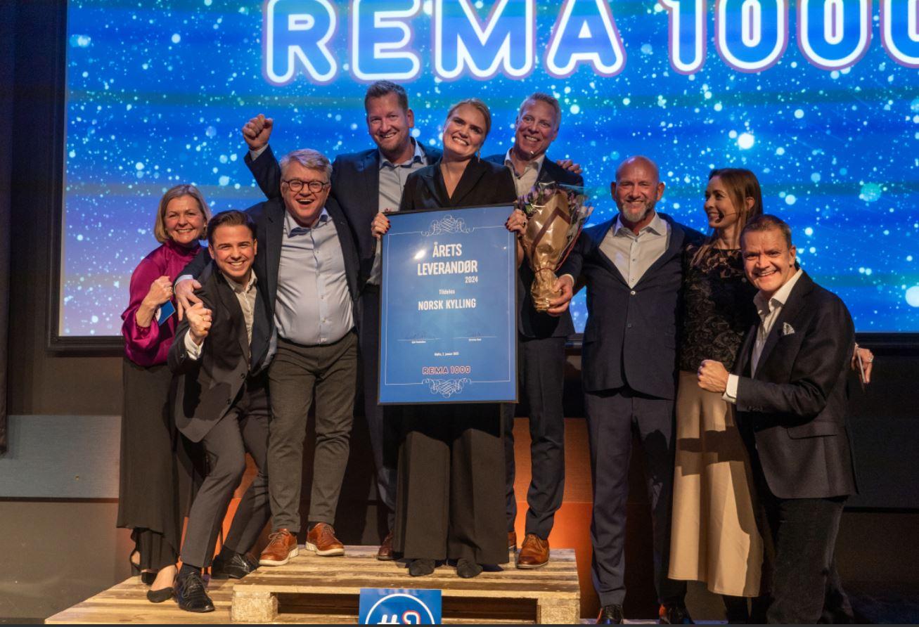 Bilde av mennesker som feirer en seier