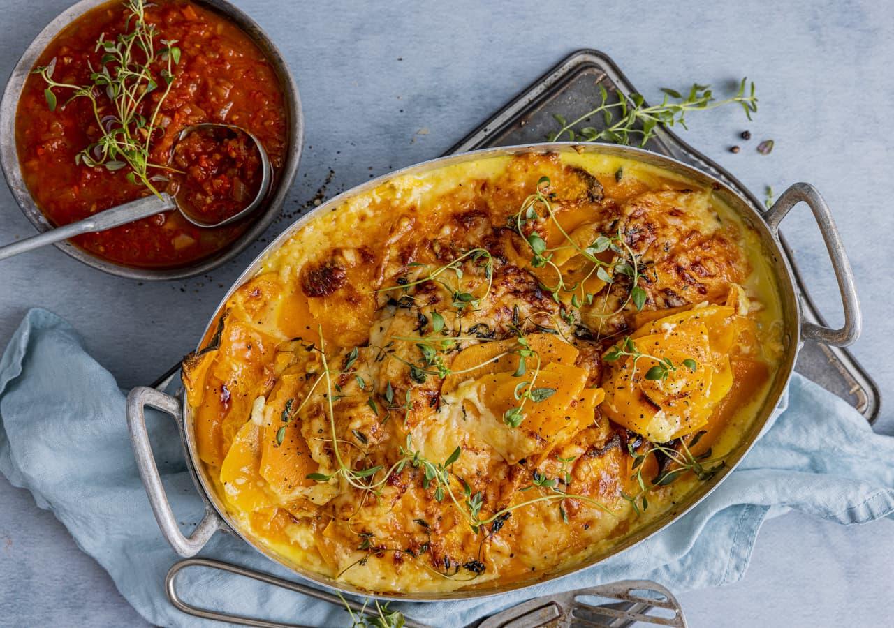 Gratinert søtpotet med spicy tomatsaus