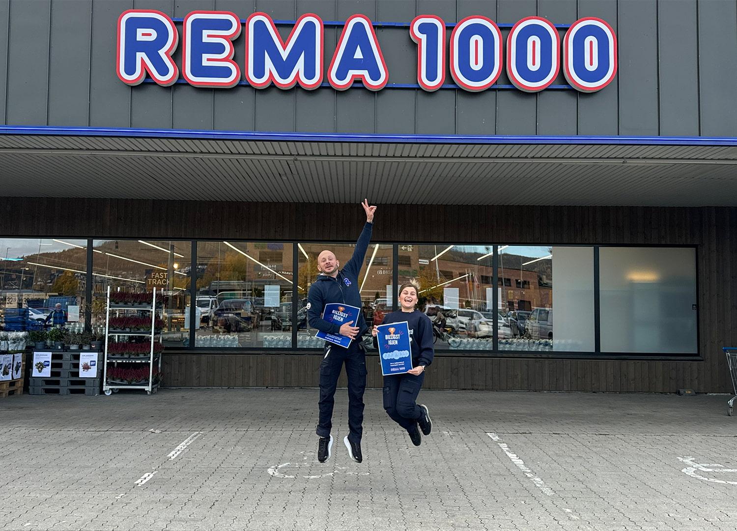 To ansatte foran REMA 1000