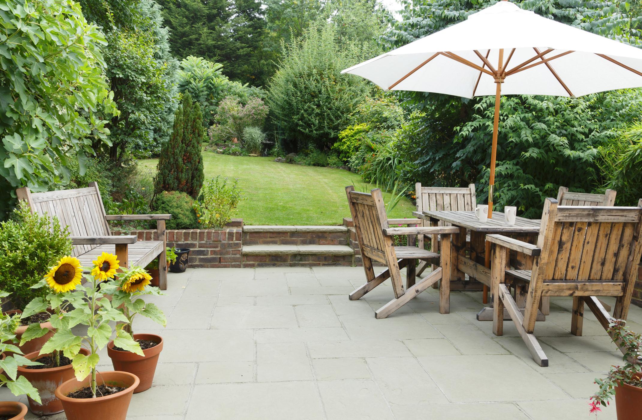 terrasse med utemøbler