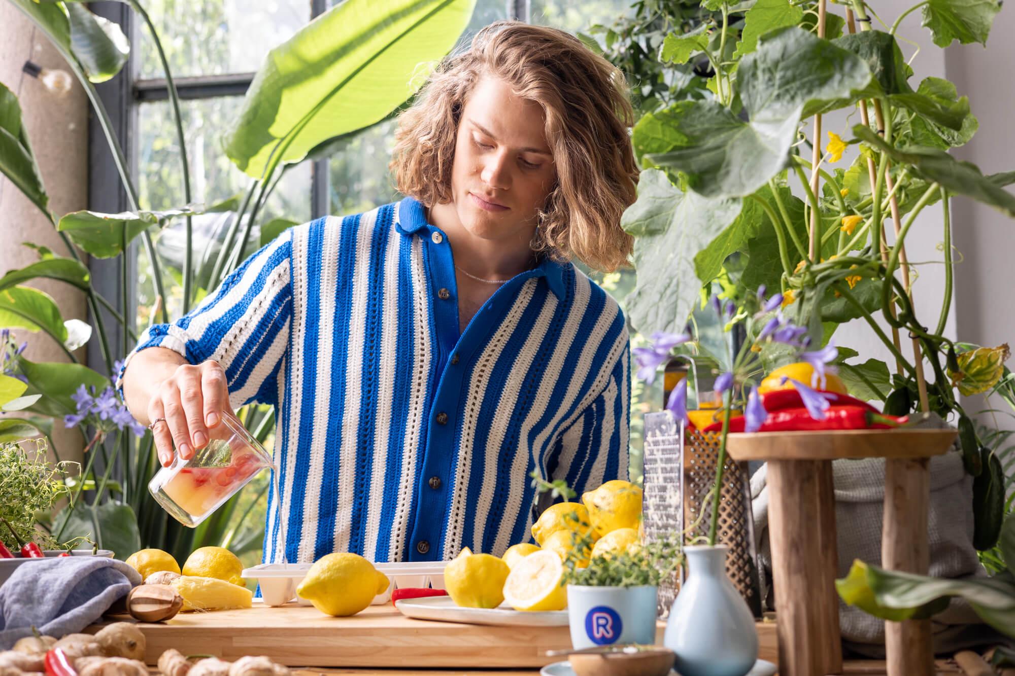 lucas braathen heller limonade i et glass