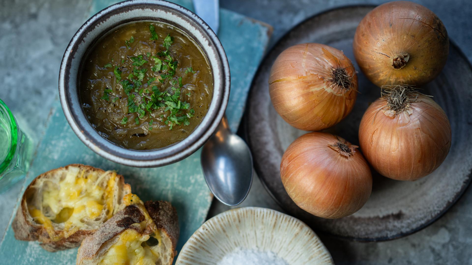 fransk løksuppe sett ovenfra