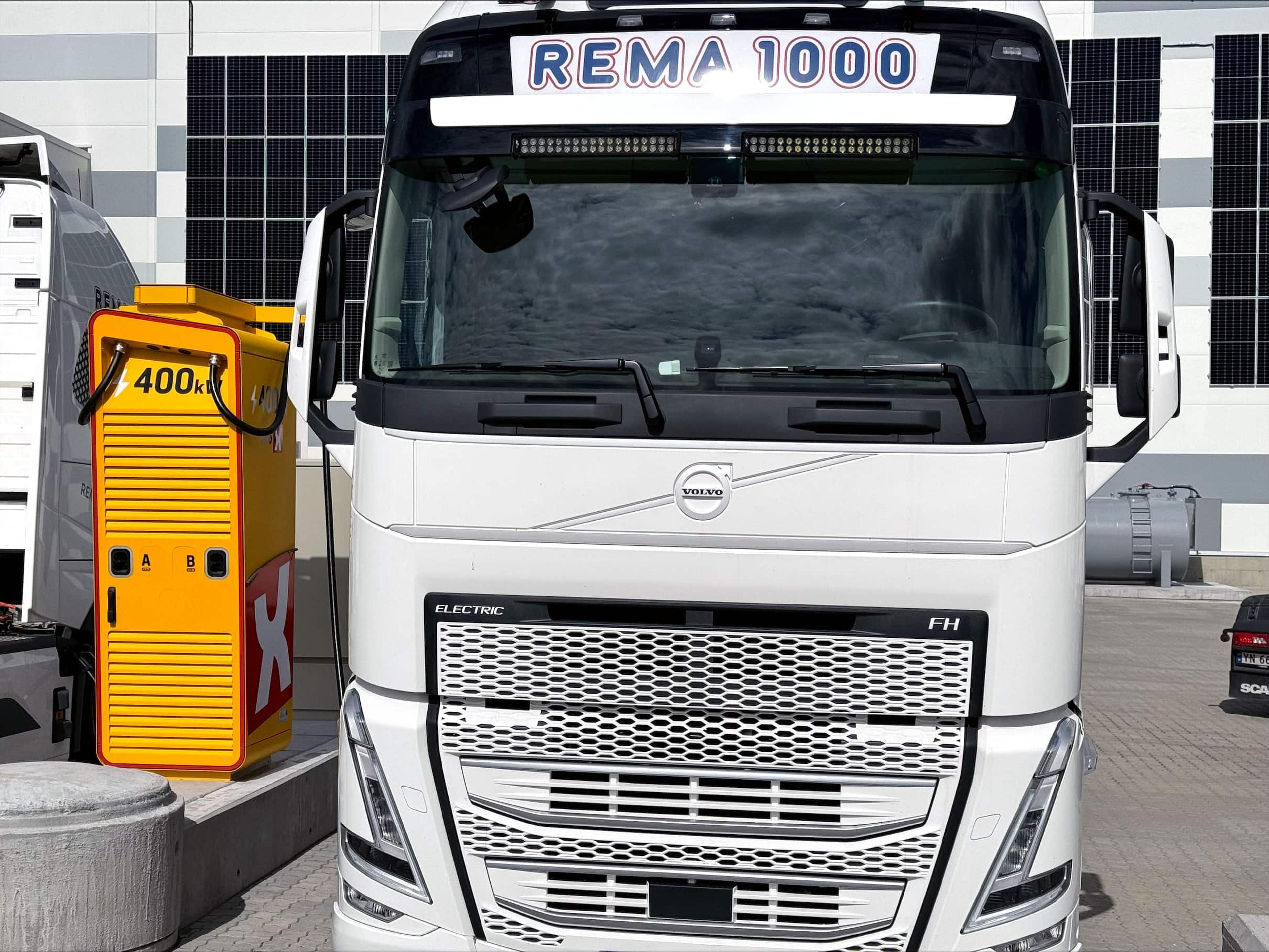 Rema1000 lastebil fra front.