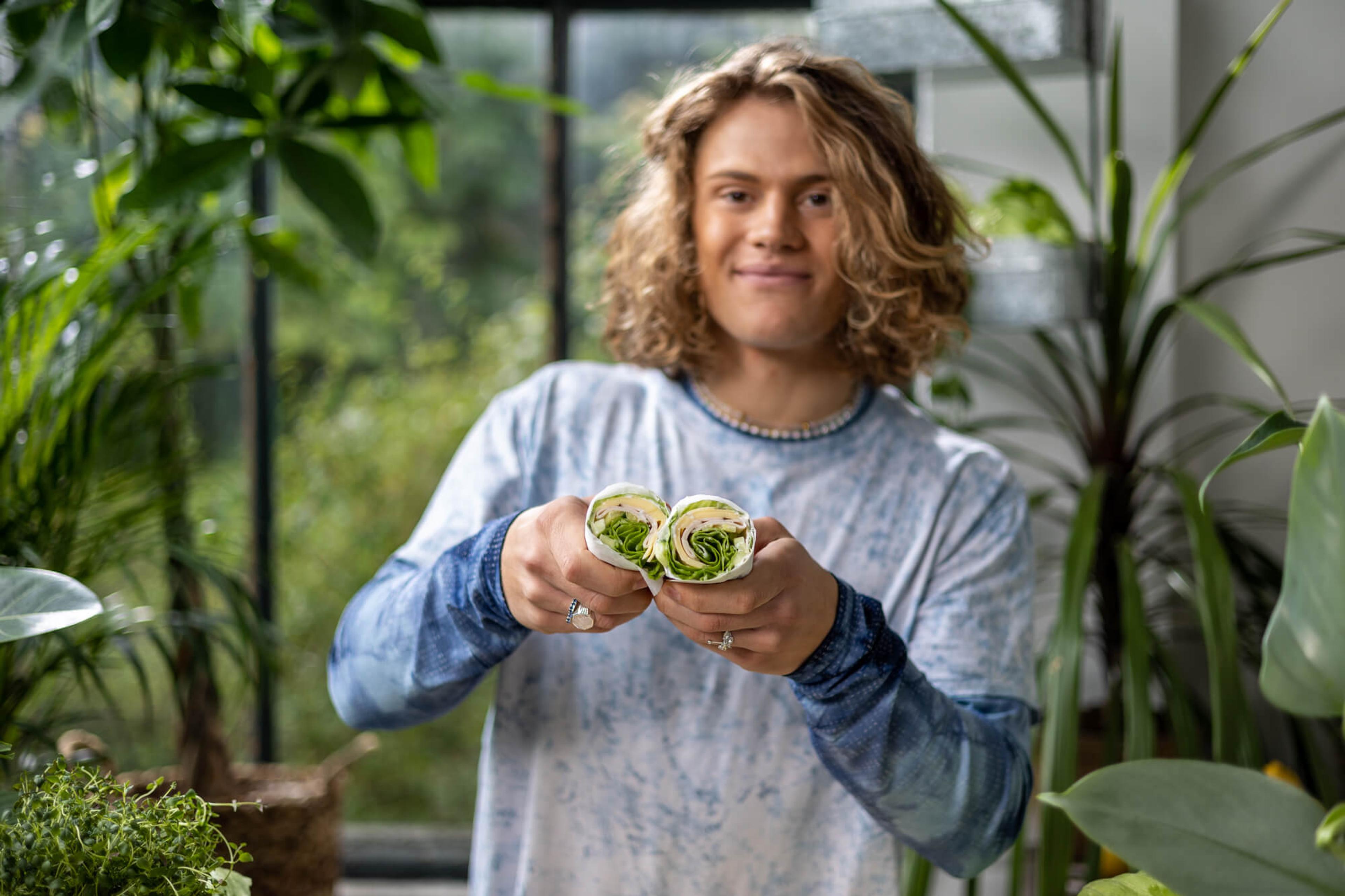 lucas braathen holder frem to wrap laget av salat