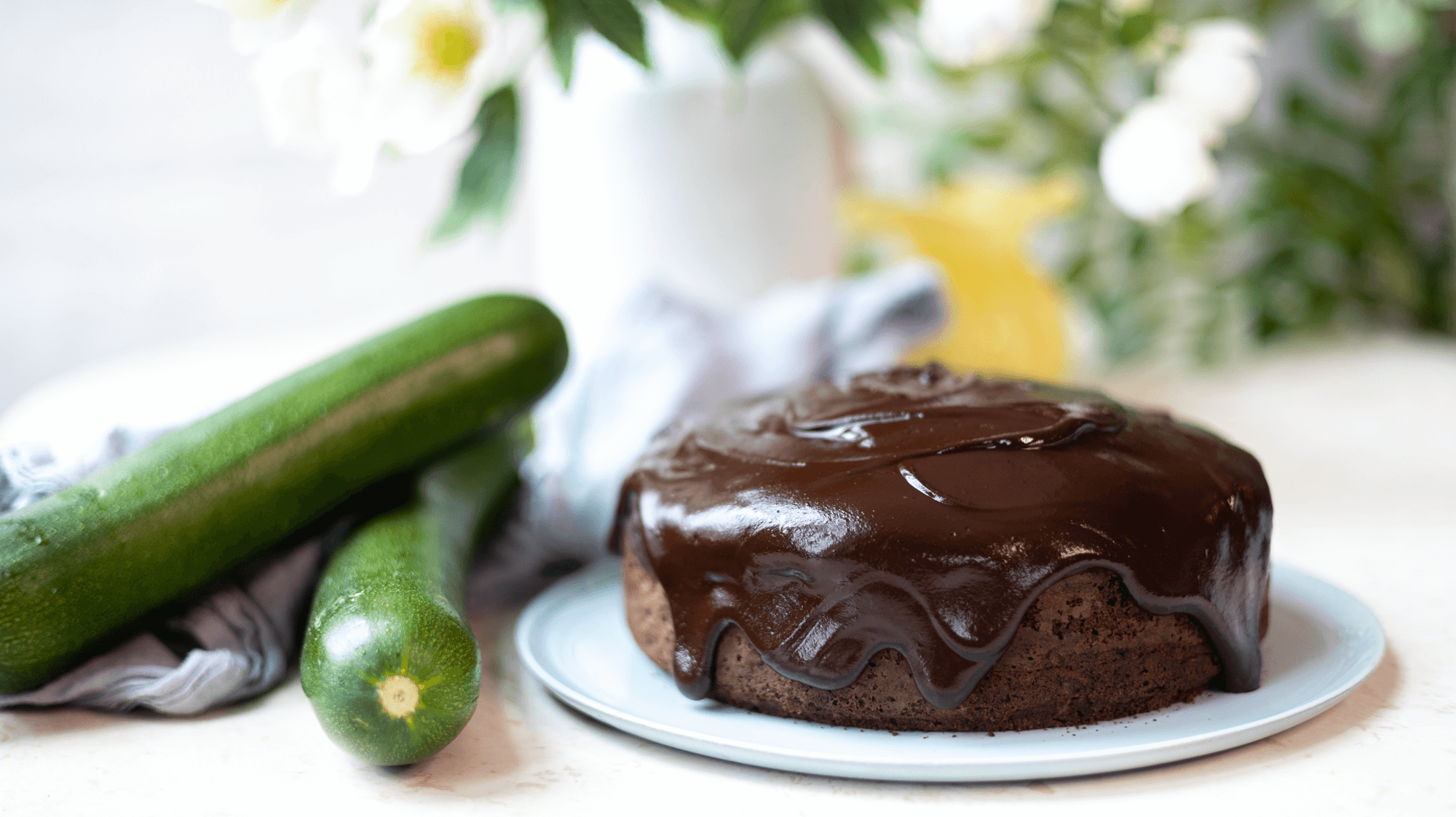 sjokoladekake med squash ligger på en tallerken