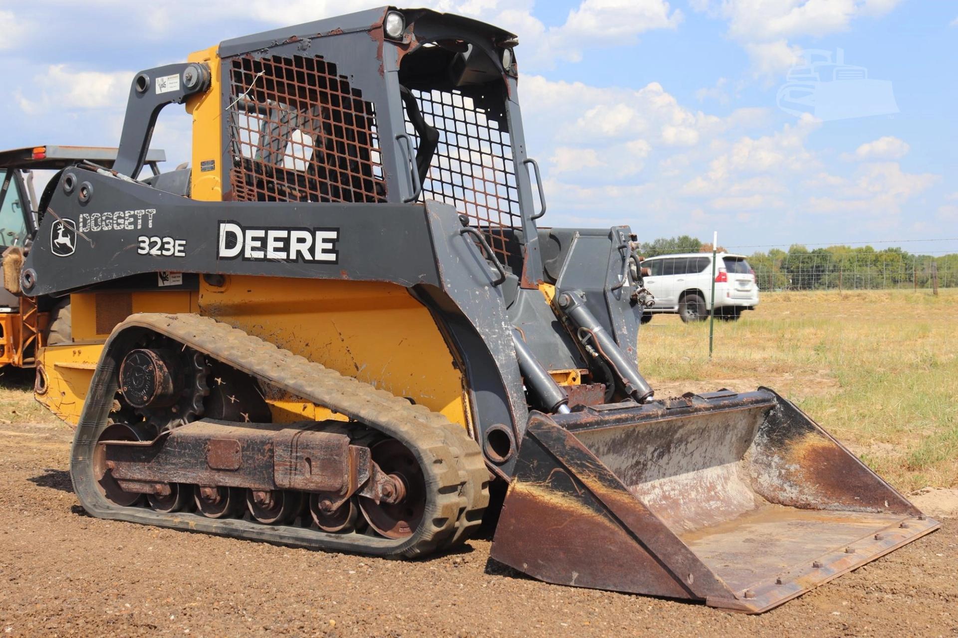2015 DEERE 323E for sale in Lindale, Texas