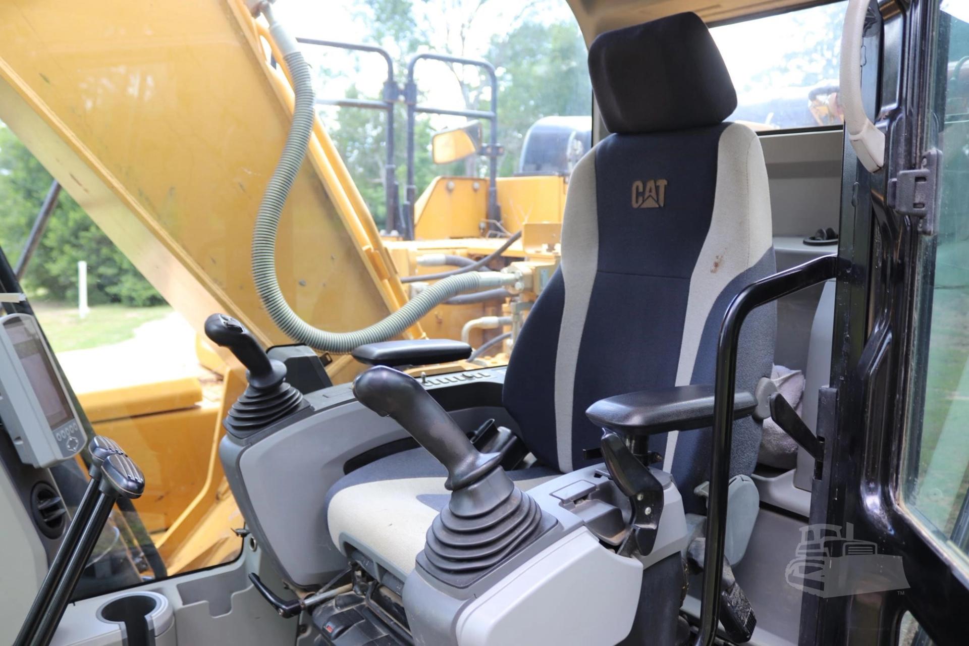 2018 CATERPILLAR 326FL for sale in Lindale, Texas — photo 46