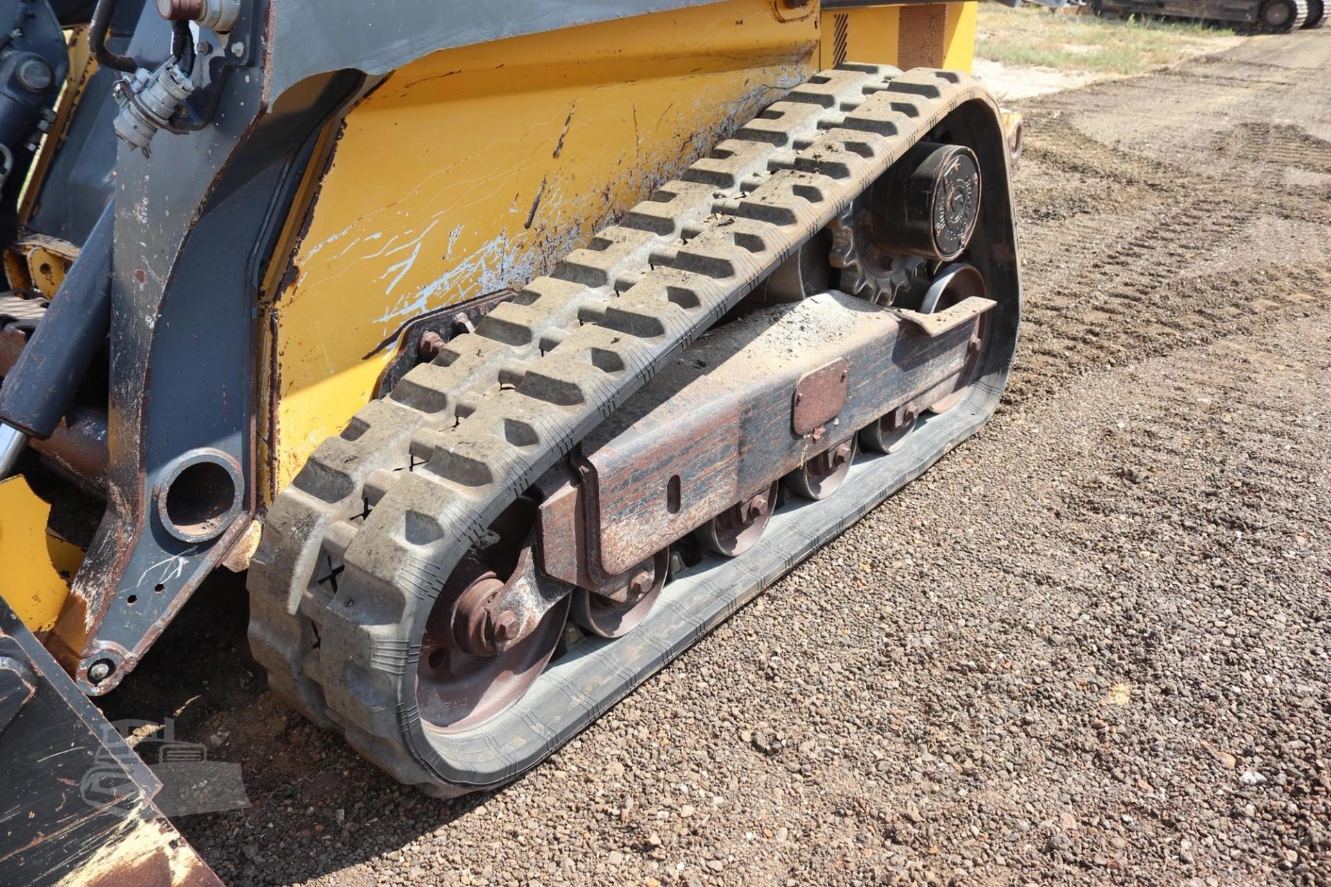 2015 DEERE 323E for sale in Lindale, Texas — photo 15