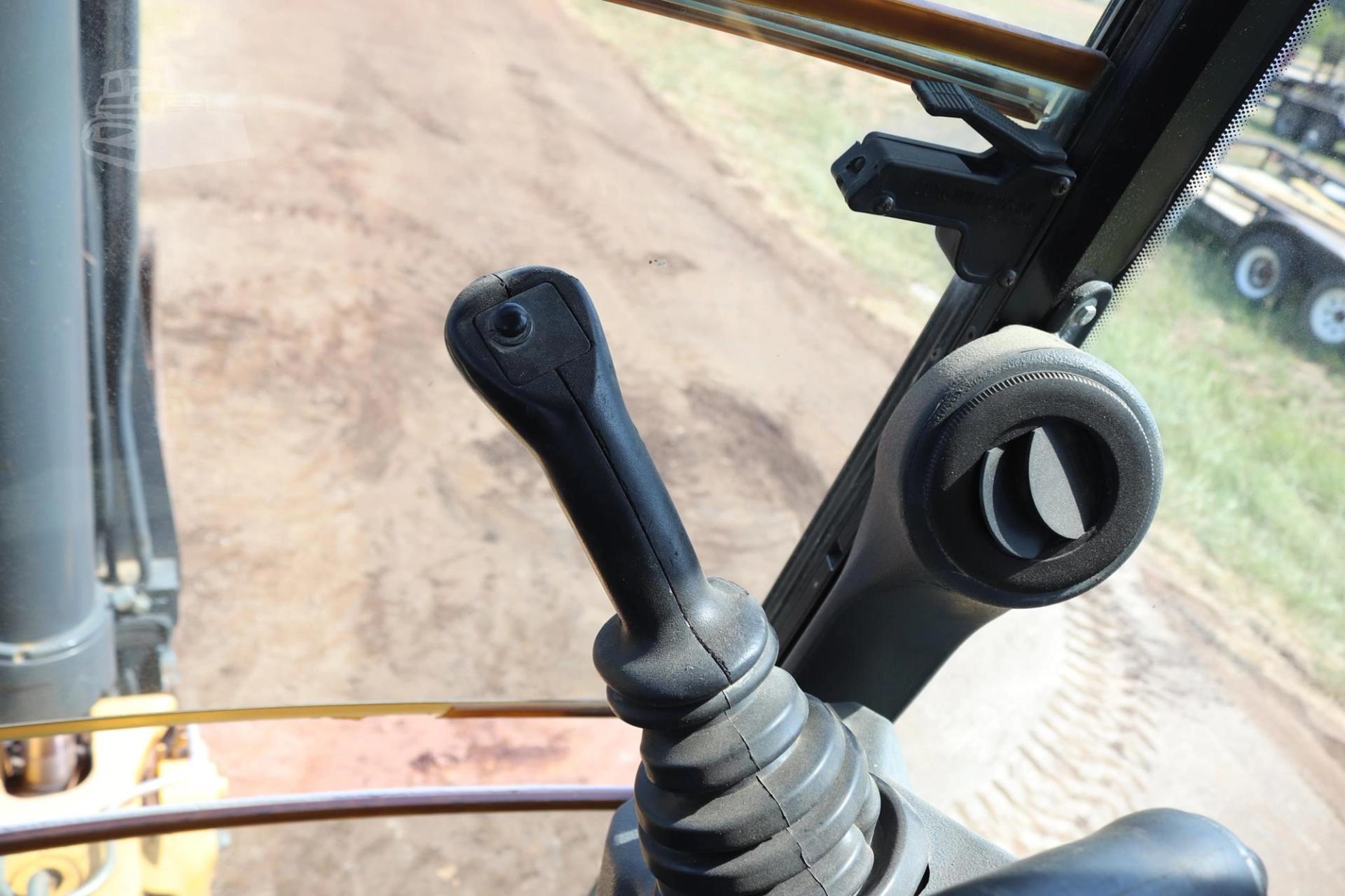 2019 DEERE 310L for sale in Lindale, Texas — photo 28