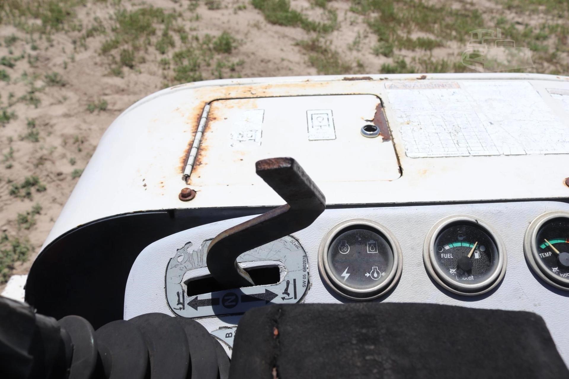 1998 BOBCAT 325C for sale in Lindale, Texas — photo 4