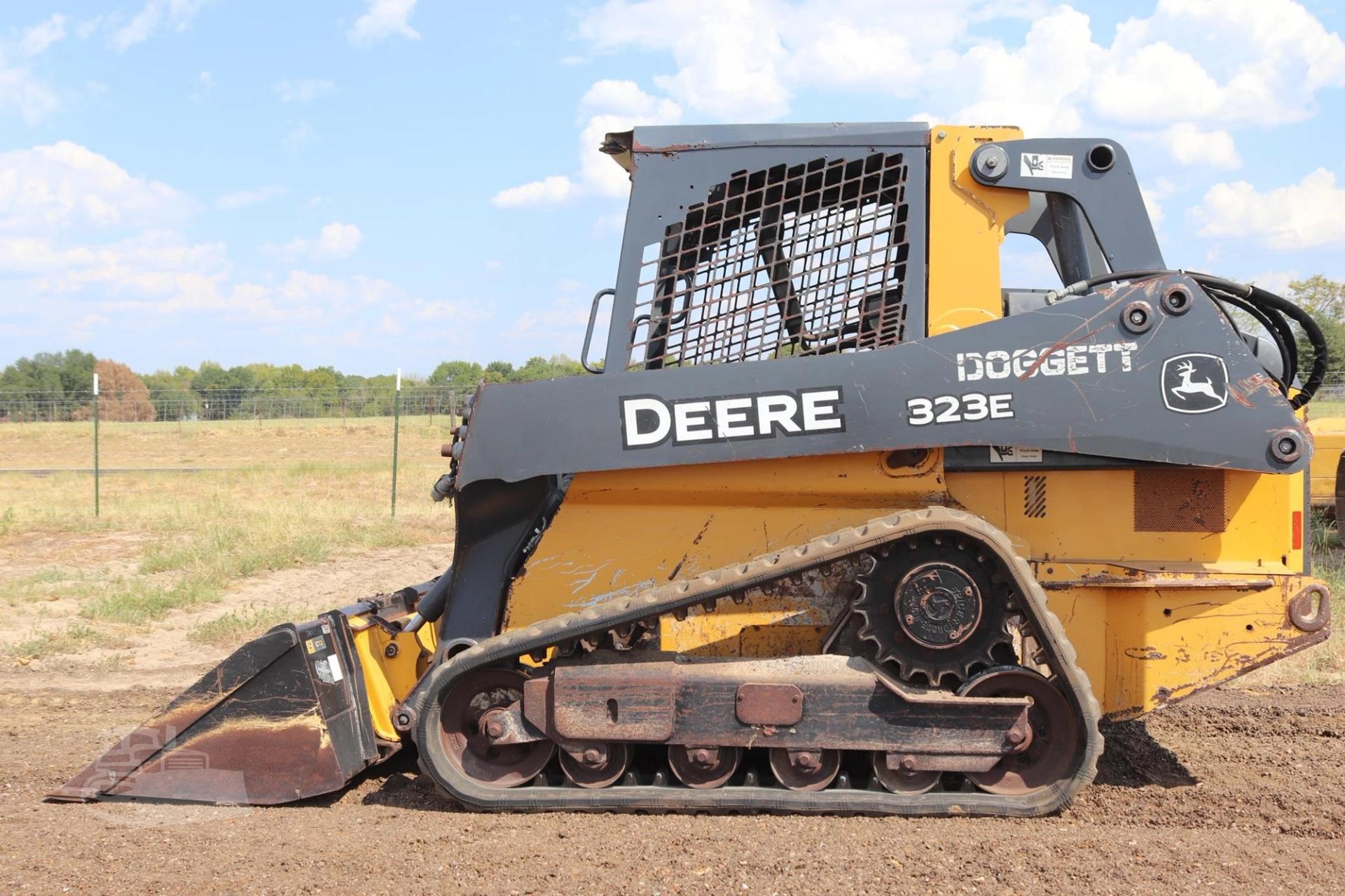 2015 DEERE 323E for sale in Lindale, Texas — photo 20