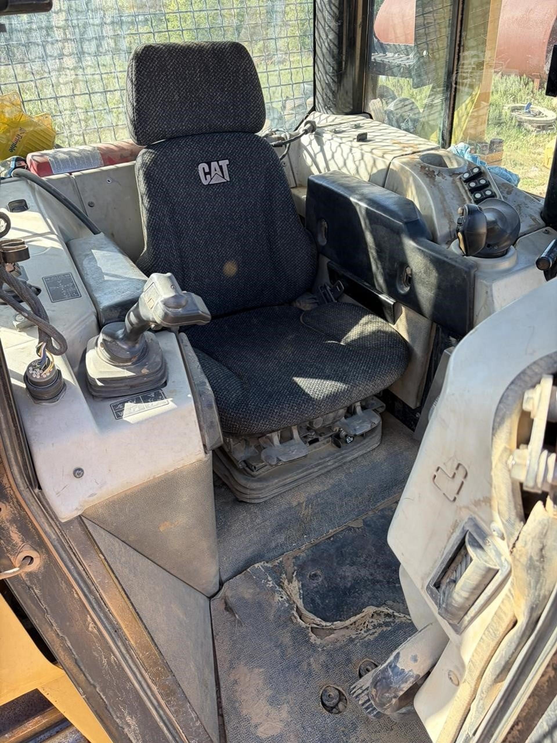 2014 CATERPILLAR D6N LGP for sale in Lindale, Texas — photo 12