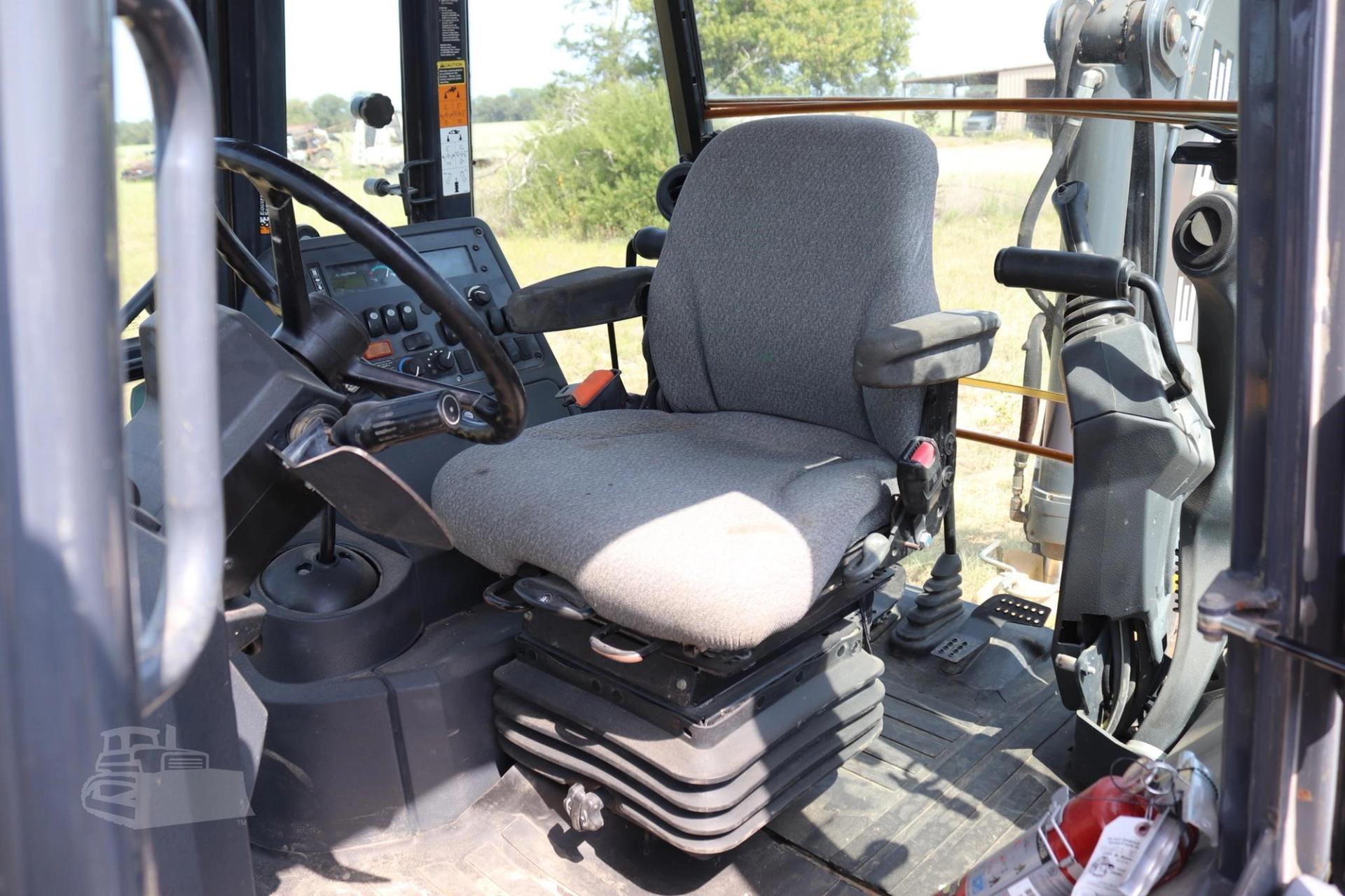 2019 DEERE 310L for sale in Lindale, Texas — photo 23