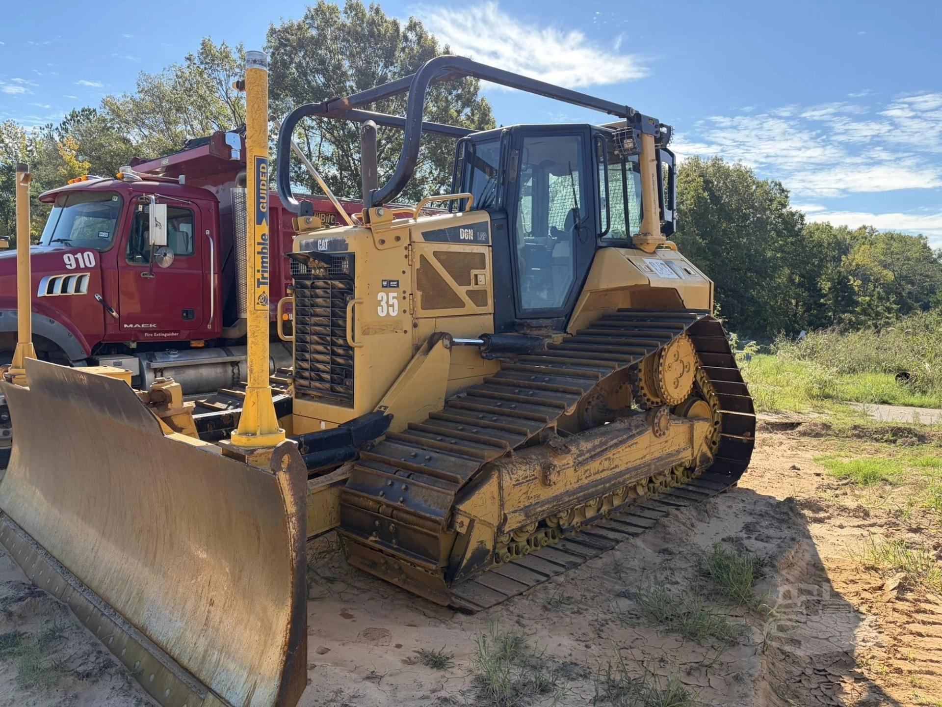 2014 CATERPILLAR D6N LGP for sale in Lindale, Texas — photo 3