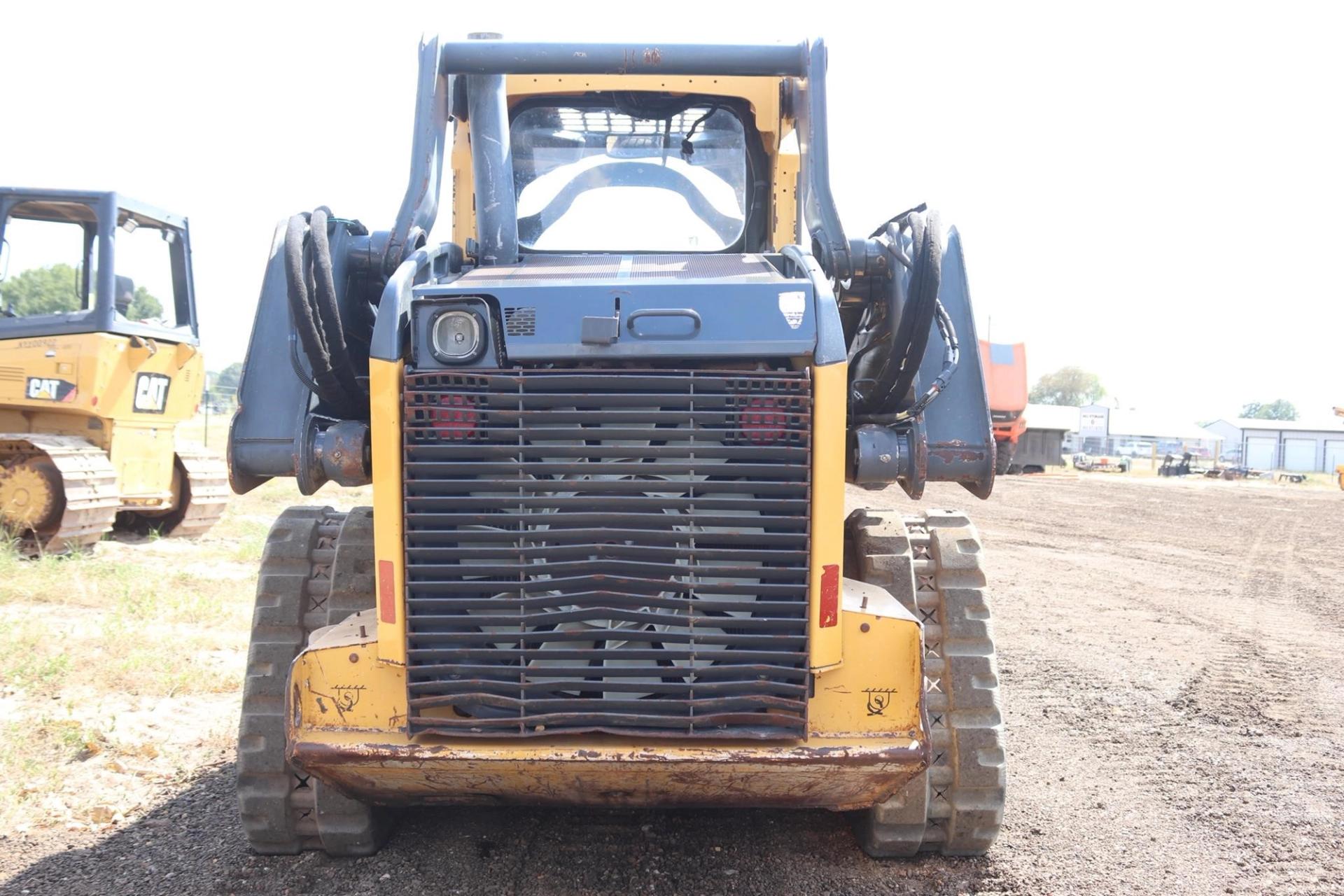 2015 DEERE 323E for sale in Lindale, Texas — photo 11