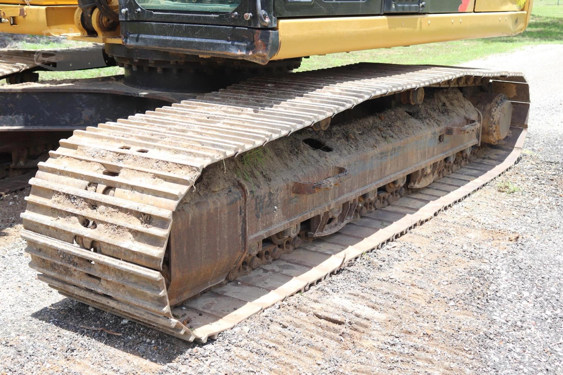 2018 CATERPILLAR 326FL for sale in Lindale, Texas — photo 2