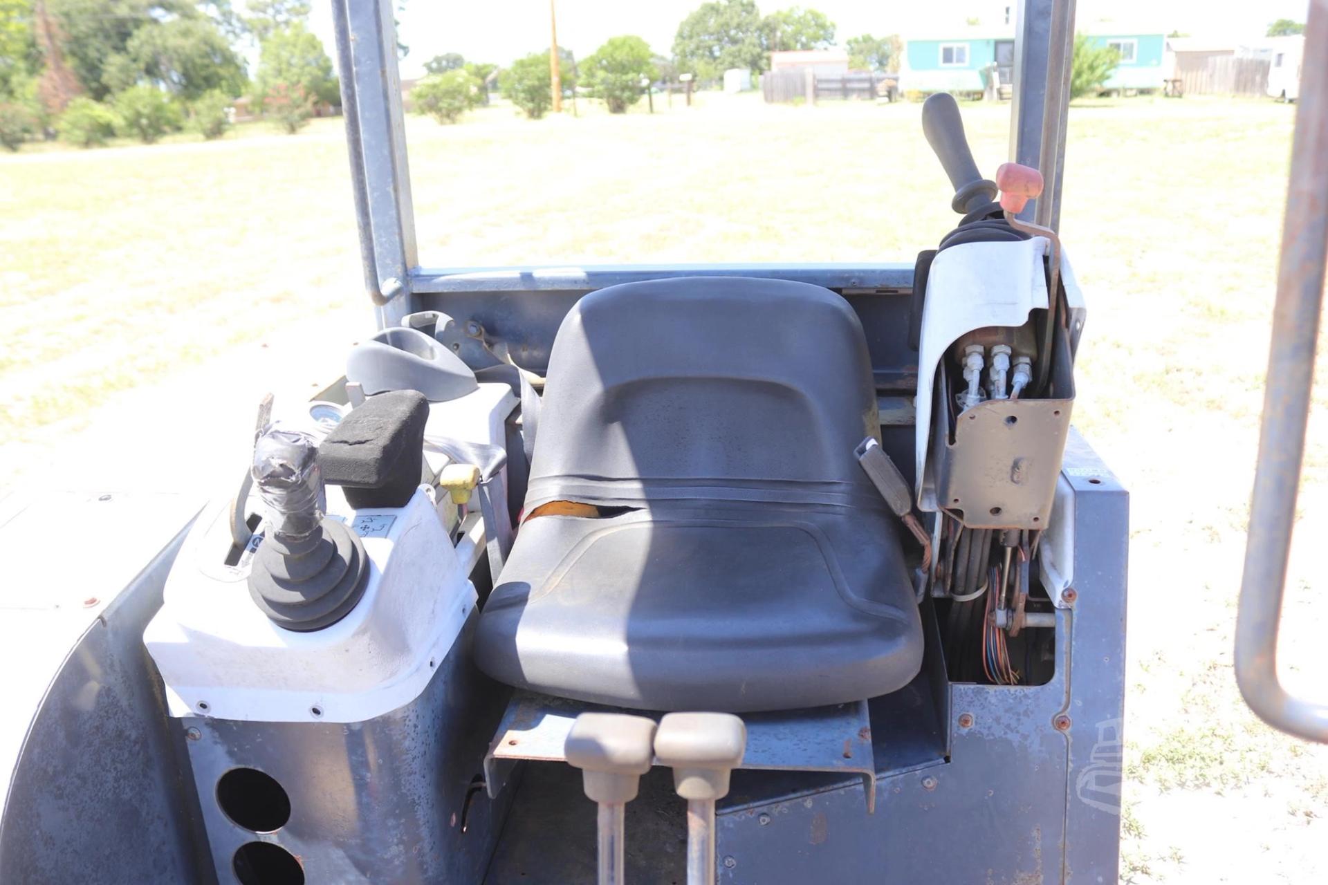 1998 BOBCAT 325C for sale in Lindale, Texas — photo 10