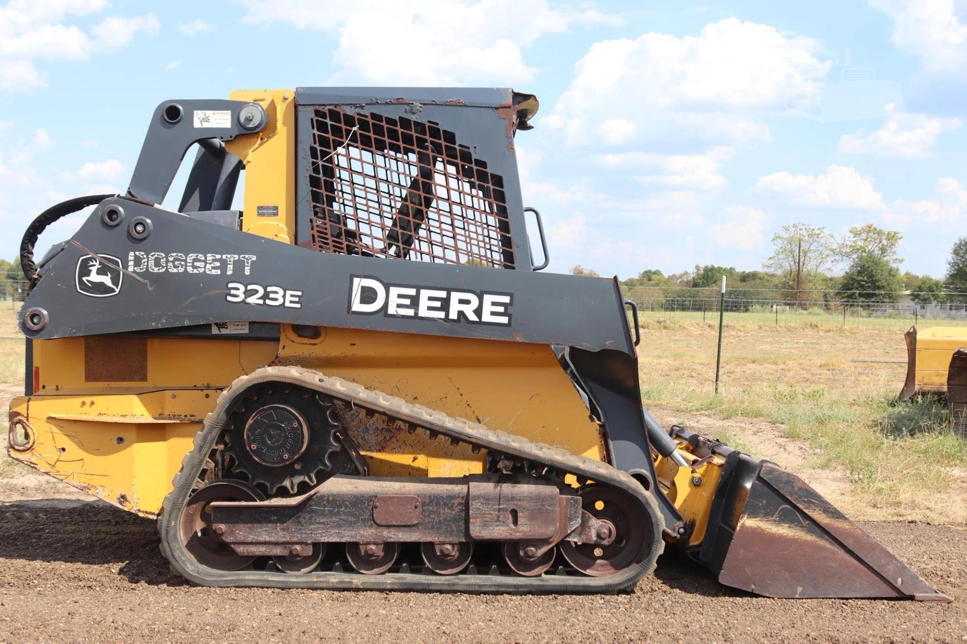 2015 DEERE 323E for sale in Lindale, Texas — photo 7