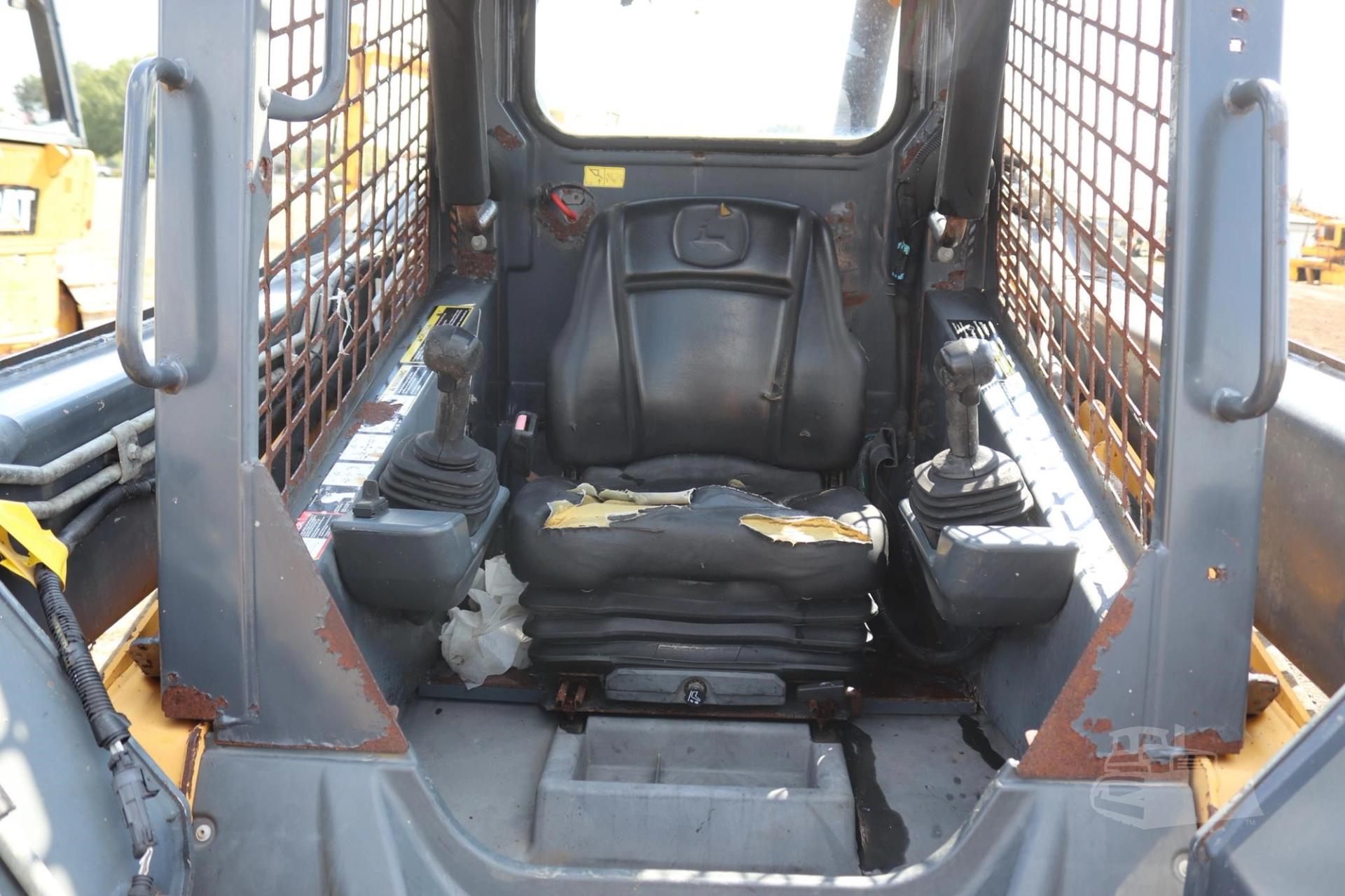 2015 DEERE 323E for sale in Lindale, Texas — photo 26