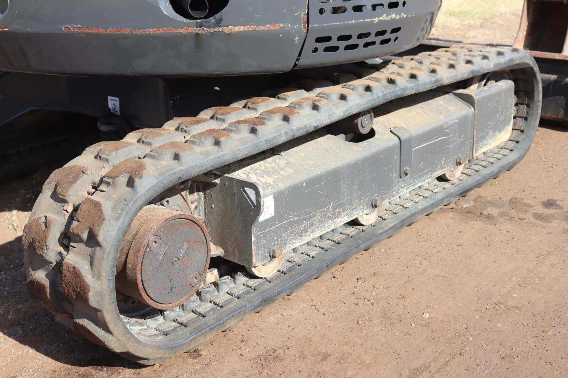 2017 CASE CX26C for sale in Lindale, Texas — photo 6