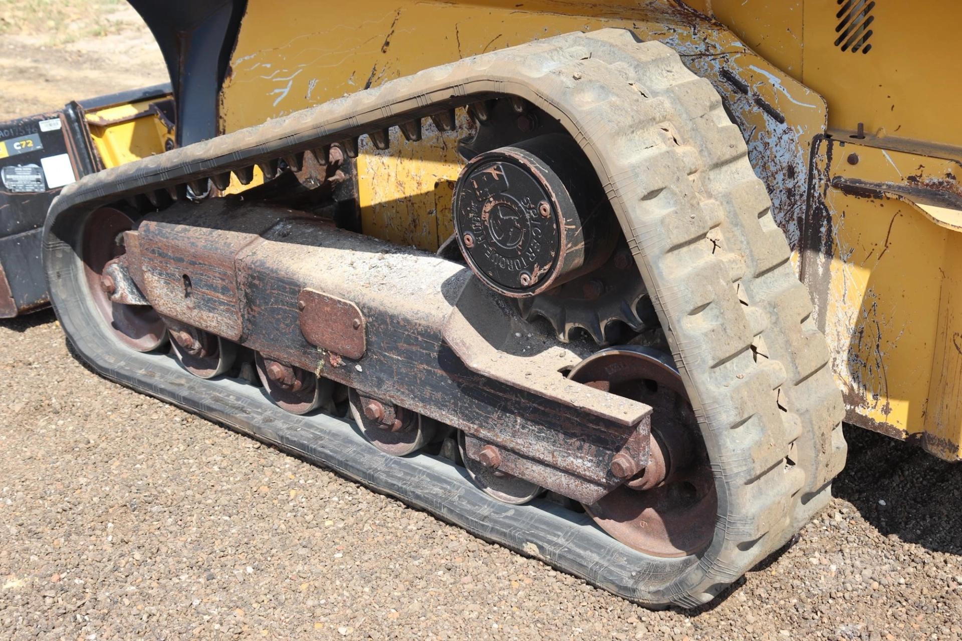 2015 DEERE 323E for sale in Lindale, Texas — photo 13