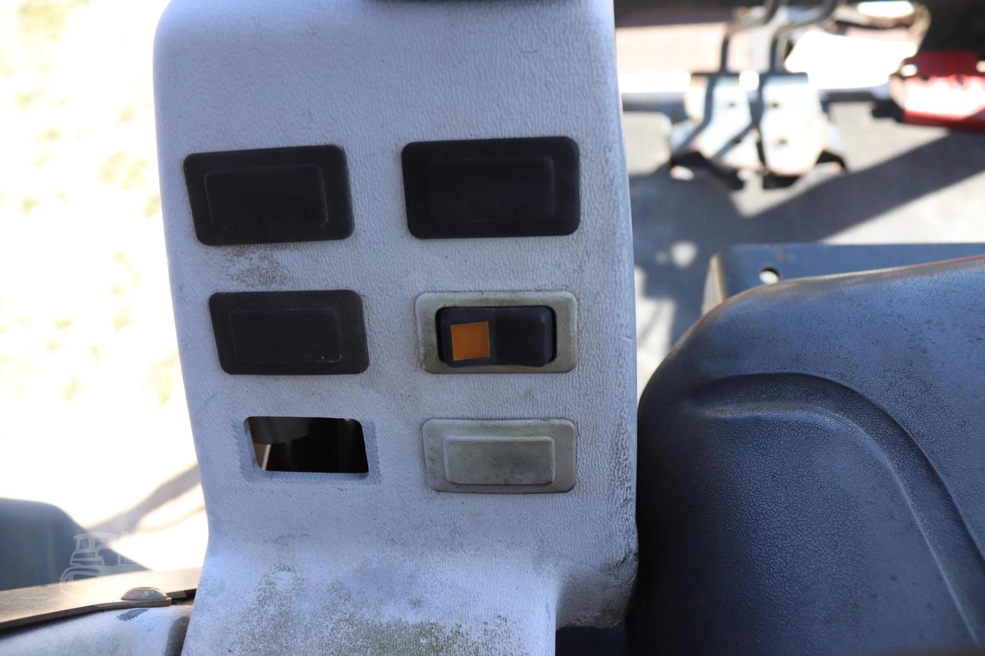 1998 BOBCAT 325C for sale in Lindale, Texas — photo 7