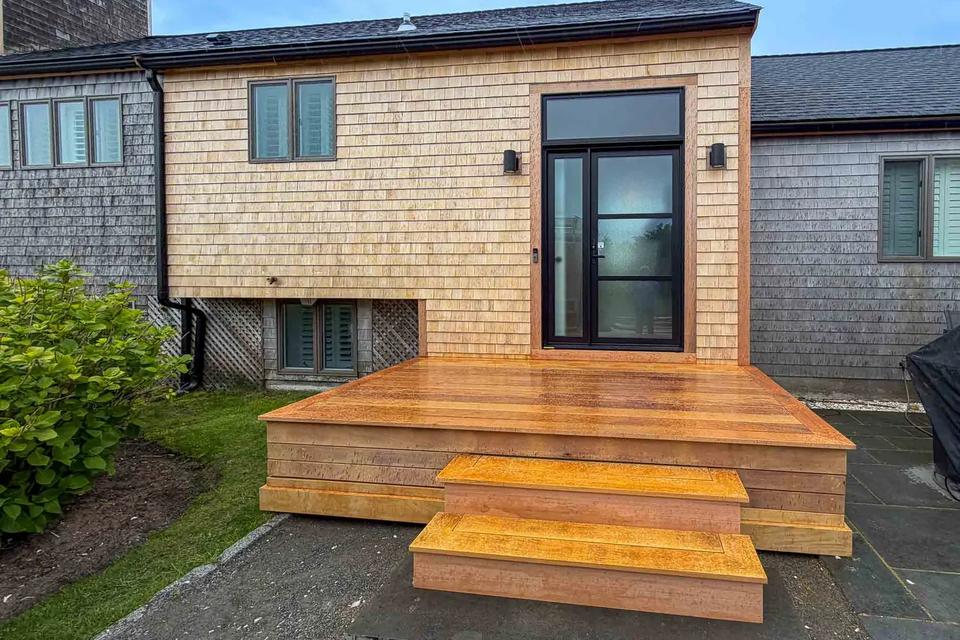 Garapa entry deck and steps at the door of an Edgartown home