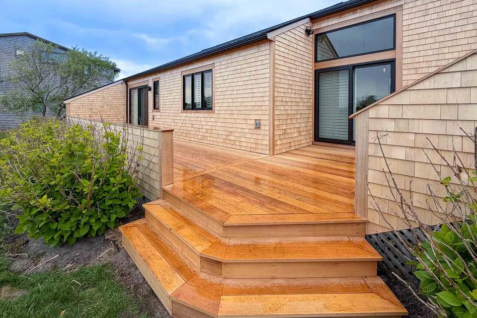 Multi-level Garapa deck with wide angled steps
