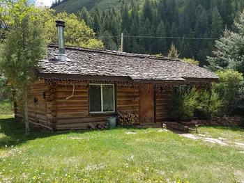 Outside view of a cabin rental