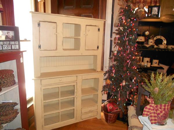 Deluxe Hutch 2
